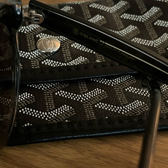 2 pairs of sunglasses 🕶️ banana republic & Dblanc - Picture 2 of 7